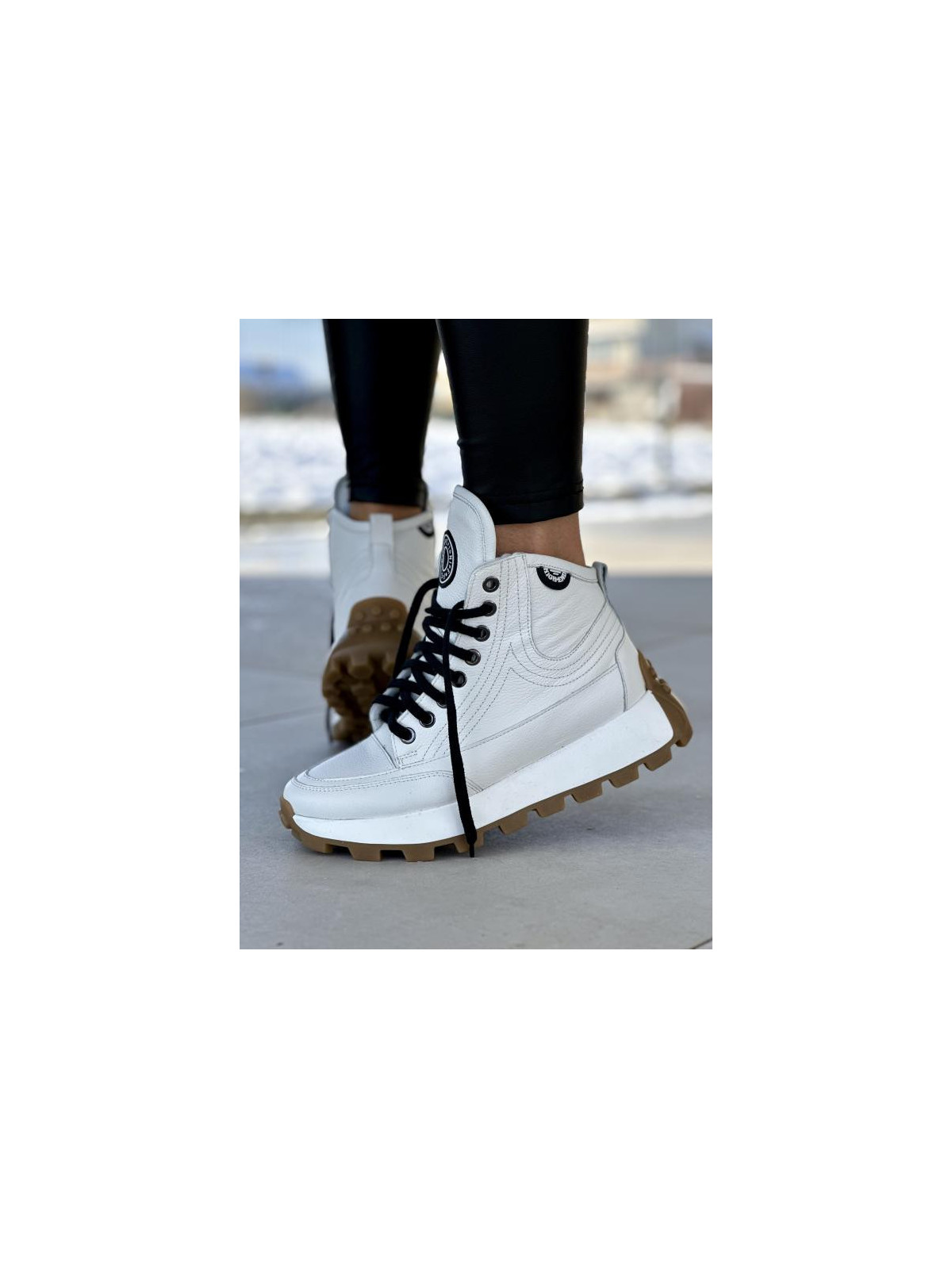 Białe wysokie sneakersy damskie skóra naturalna