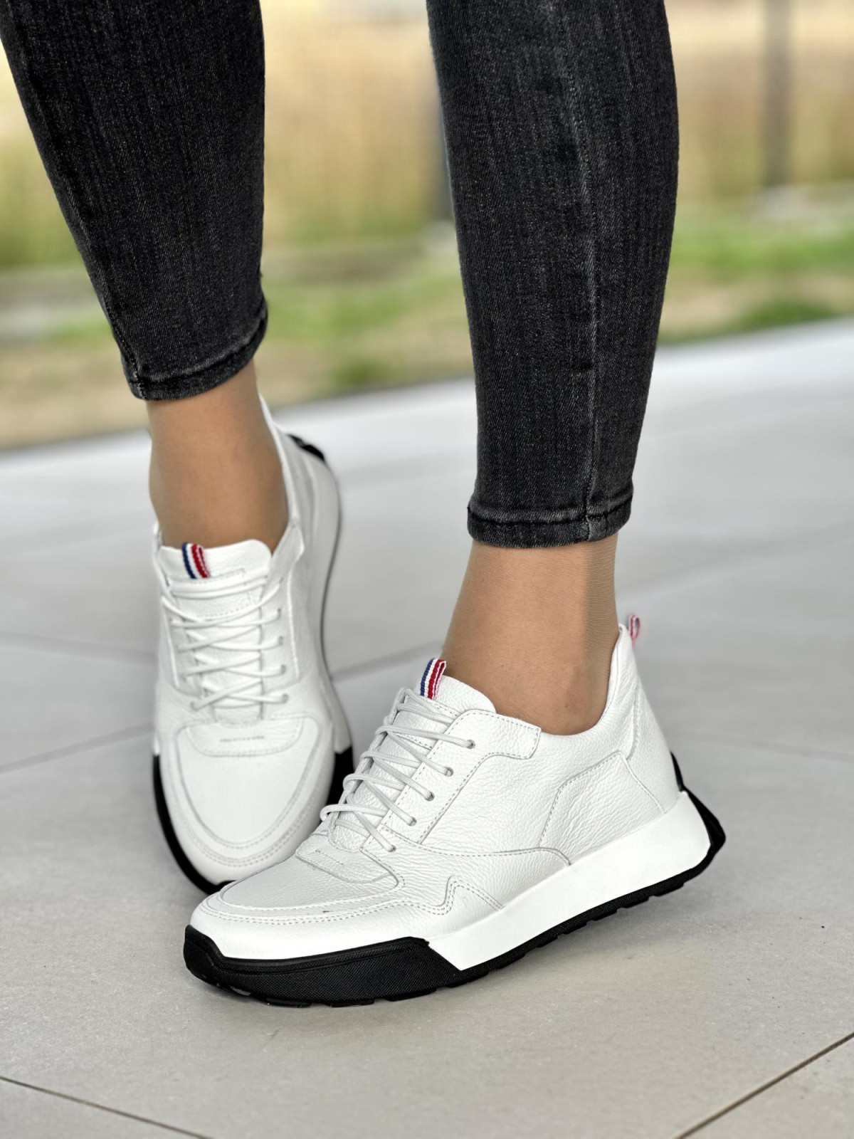 Białe sneakersy damskie OLEKSY ze skóry naturalnej polskiej produkcji